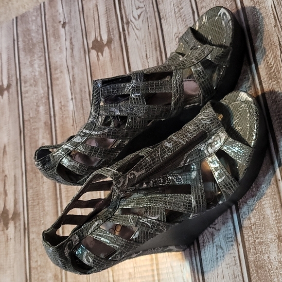Nadara Shi by Journey silver & gray sandal wedge sandal shoe size 9 GUC - Picture 1 of 10